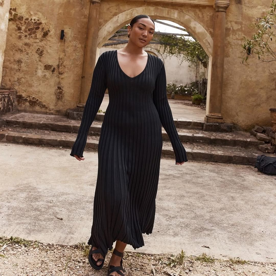 Reign Dress In Black