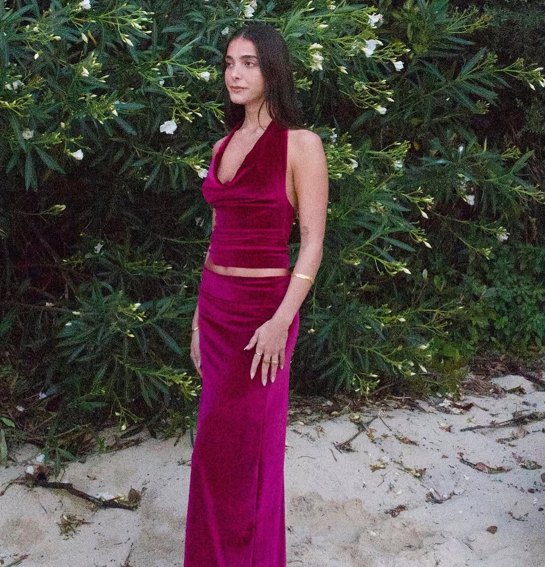 Goldie set in Magenta